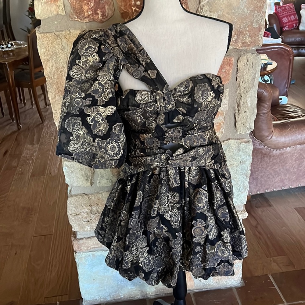 New with tags Thurley one shoulder mini bubble dress size 2.